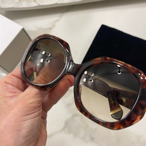 Zac Posen Accessories - Tortoise Shell Sunglasses